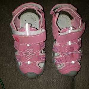 Apakowa Toddler shoes size 6 pink gently used